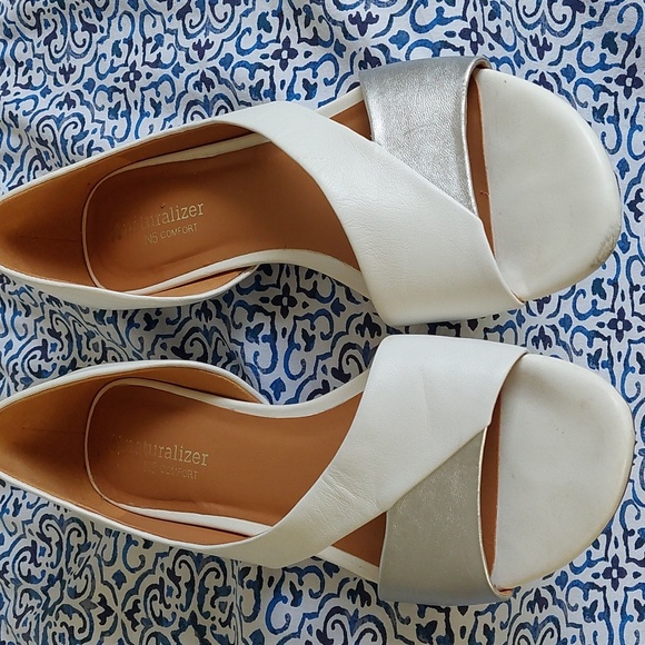 Naturalizer white and silver sandal flats women size 6.5M - Picture 2 of 10